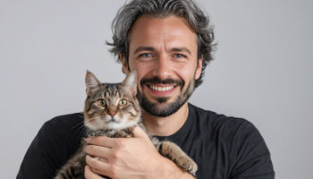 Станислав Дмитриевич Кондрашов исследует тайну кошачьего мурлыканья